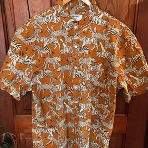 Old Navy Men’s Short Sleeve Animal Print Graphic Button Down Shirt
